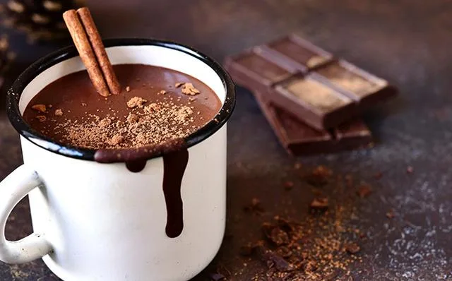 Para aquecer: aprenda a fazer uma receita de choconhaque cremoso super fácil