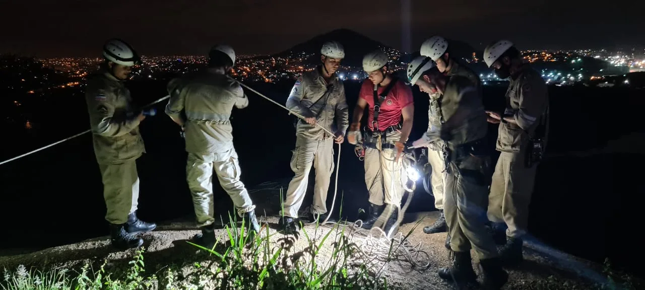 'Foi uma grande sorte', diz agente que resgatou jovem após queda de 15 metros em Vila Velha