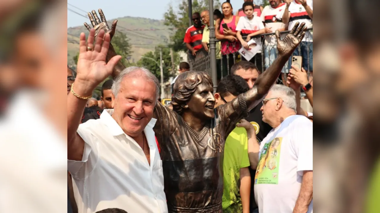 Zico ganha estátua em Quintino, bairro onde nasceu e foi criado