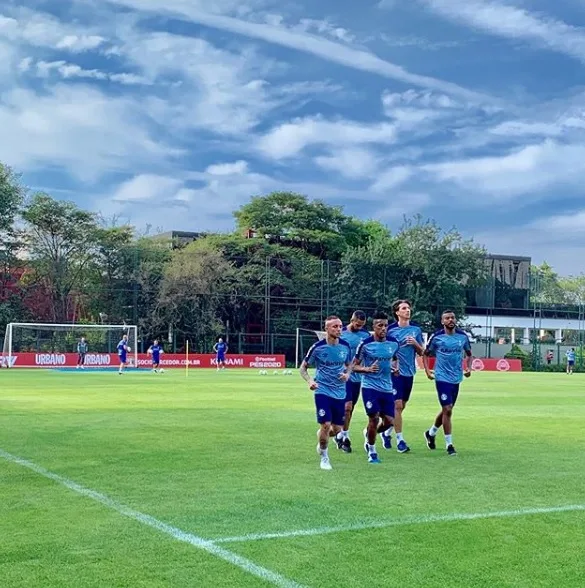 Após bater Palmeiras, Grêmio treina no São Paulo, rival de sábado no Brasileirão