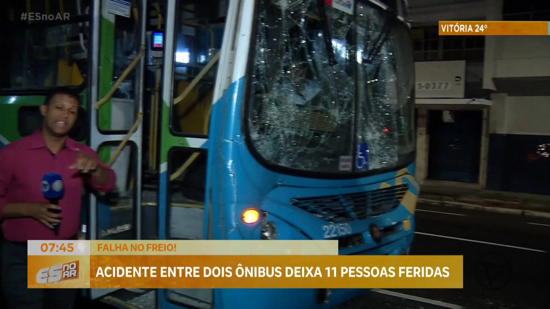 Acidente entre dois ônibus deixa 11 pessoas feridas