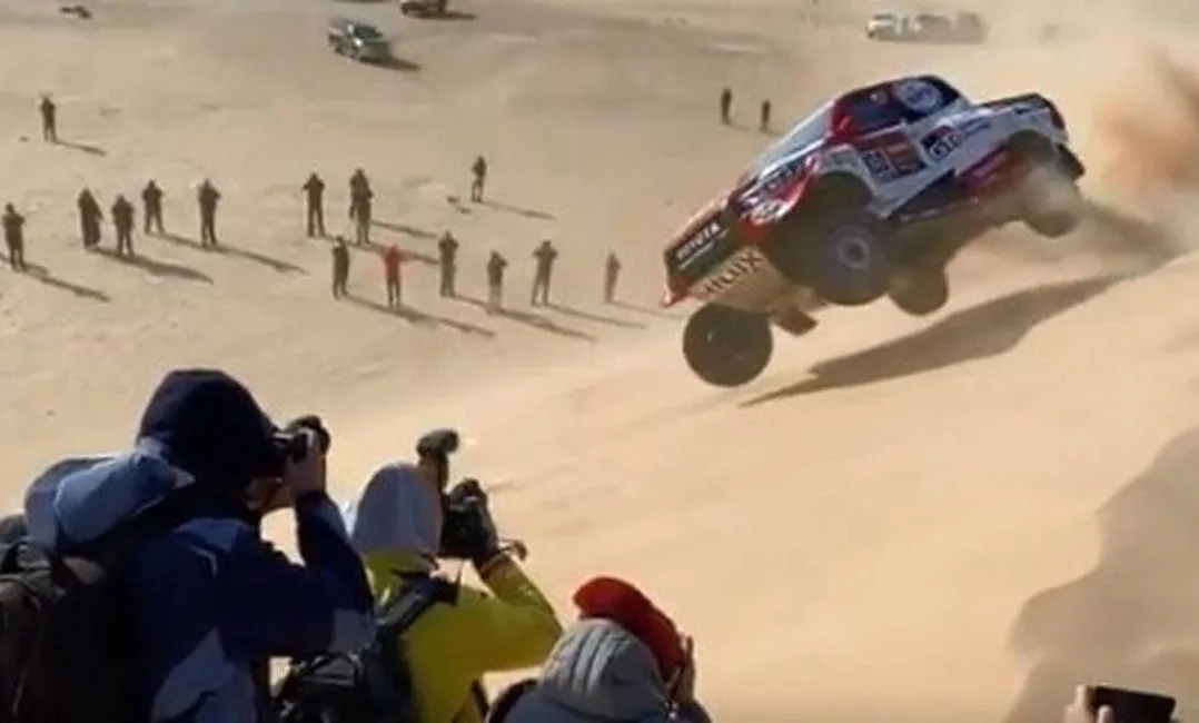 Fernando Alonso capotou durante etapa do Dakar