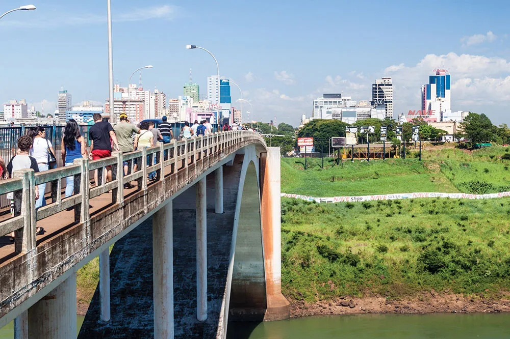 Após protestos de comerciantes paraguaios, Ponte da Amizade é reaberta