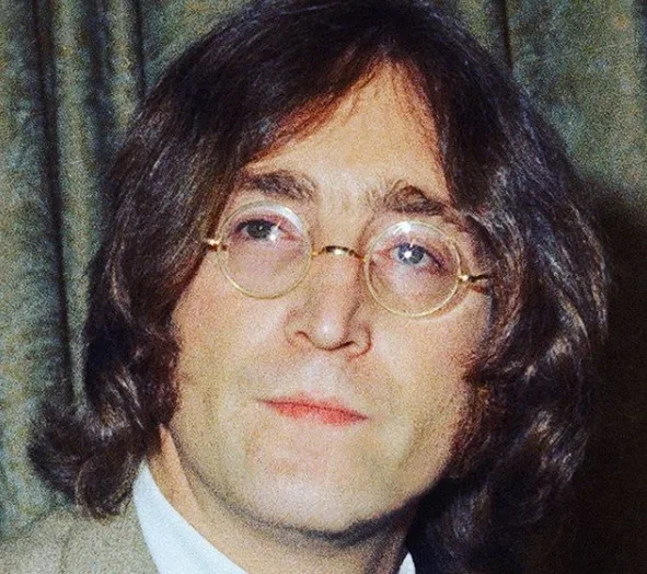 Assassino de John Lennon pede desculpas a Yoko Ono e diz que quer falar sobre Deus para as pessoas