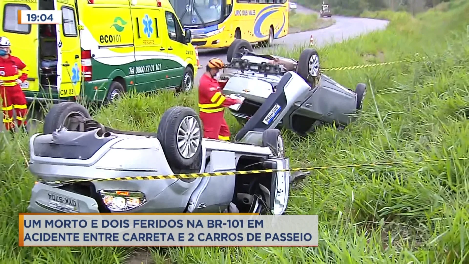 Um morto e dois feridos na BR-101 em acidente entre carreta e 2 carros de passeio