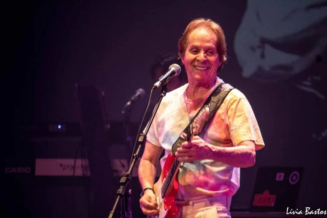 Beto Guedes faz show de graça na Praça do Papa, em Vitória