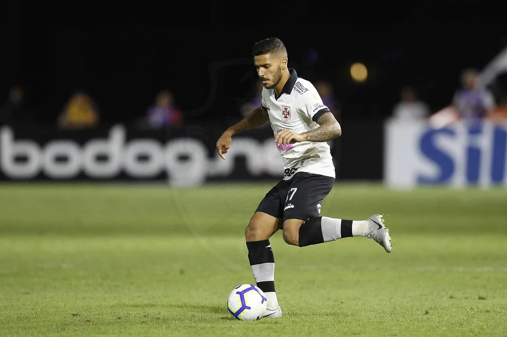 Vasco aproveita partida contra a Chapecoense para fazer festa no Maracanã