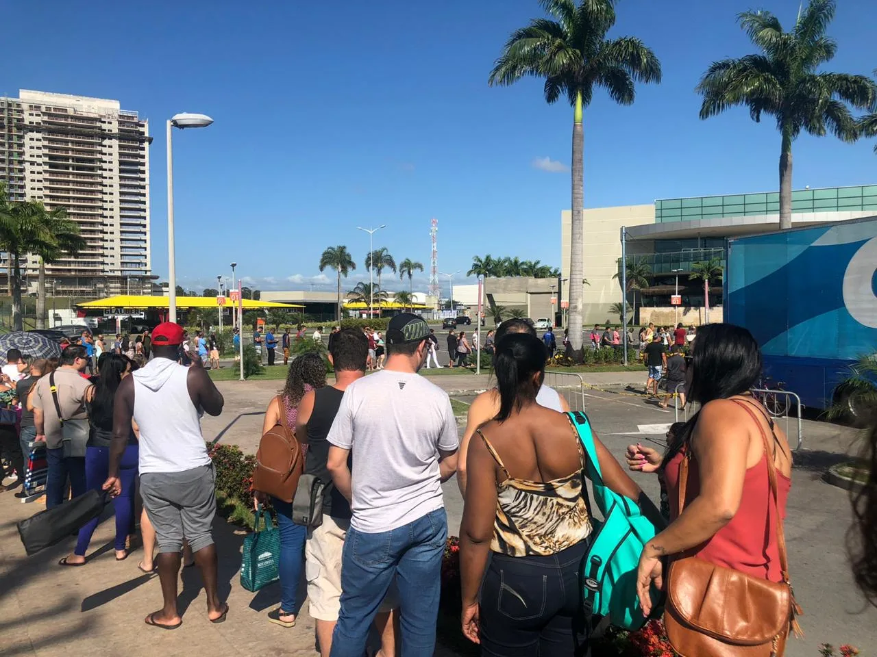 Moradores de bairros inundados em Vila Velha aguardam atendimento para sacar FGTS