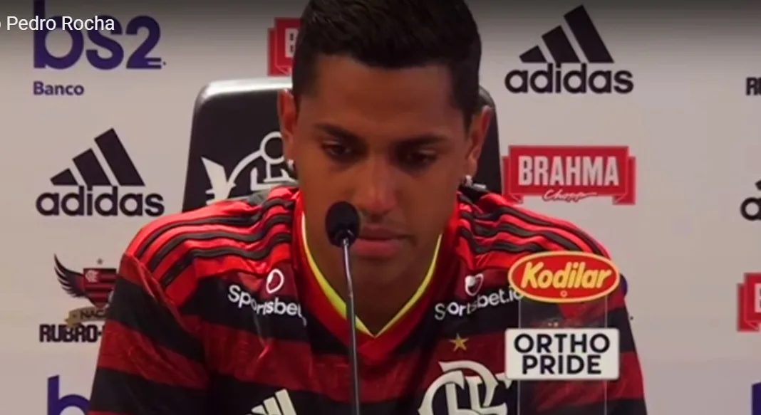 Pedro Rocha se emociona ao ser apresentado pelo Flamengo: "Escolher foi a coisa mais fácil do mundo"