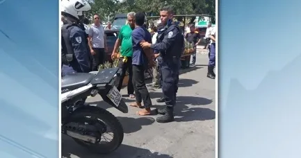 Motorista agride agente de trânsito após estacionar em faixa de pedestre e ser autuado na Serra