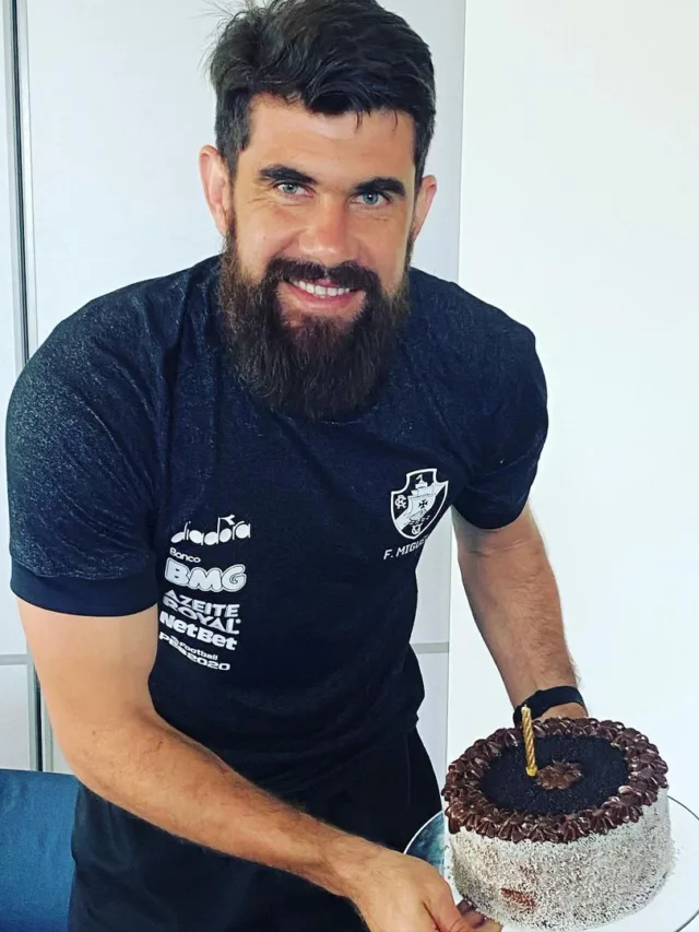 Fernando Miguel e Werley contraem covid-19 e desfalcam o Vasco contra o São Paulo