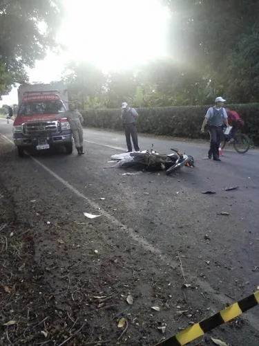 Motociclista morre e adolescente fica gravemente ferido após acidente em Linhares