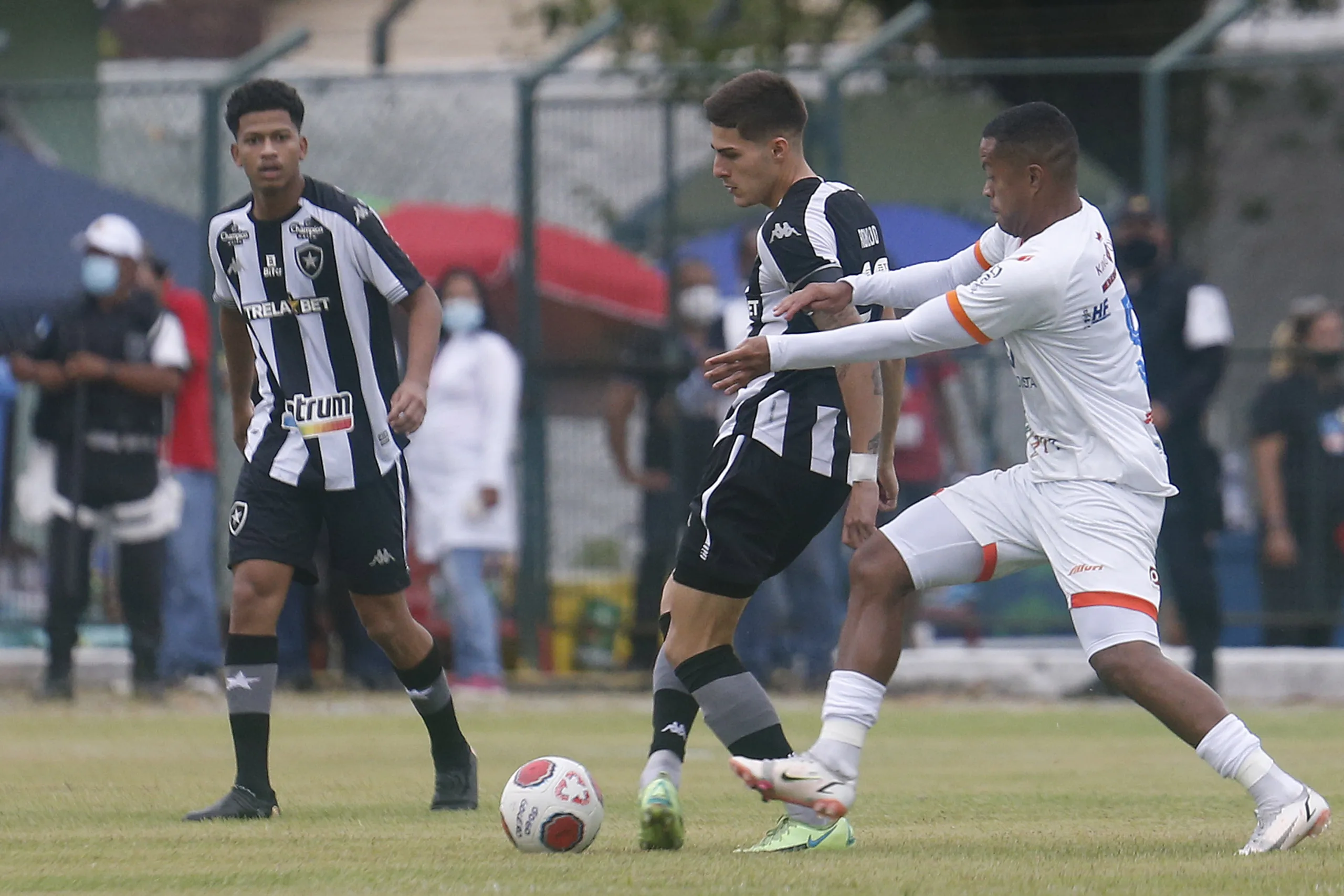 Botafogo empata com Audax e enfrenta o Fluminense na semifinal do Estadual