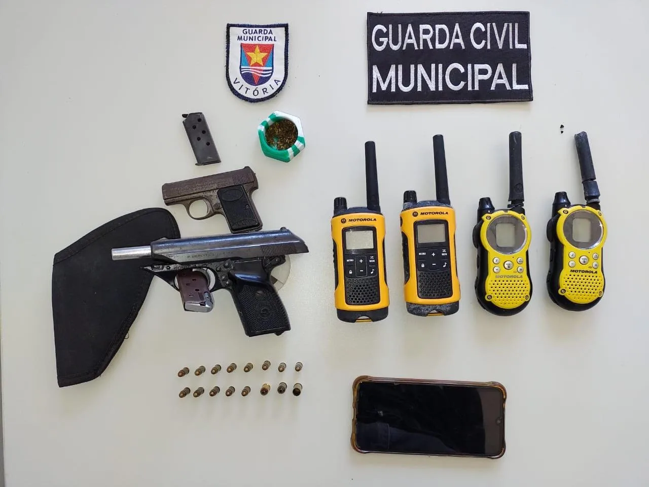 Homem é detido suspeito de vender armas para criminosos em Vitória