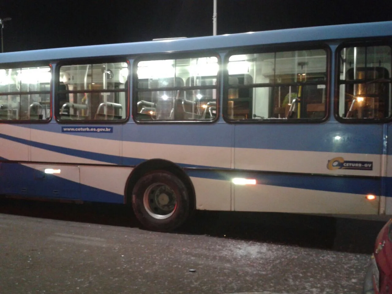 Moradores ficam sem ônibus após ataque a coletivo na Serra