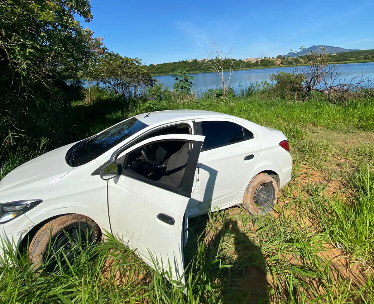 Adolescentes roubam carro de motorista de aplicativo na Serra