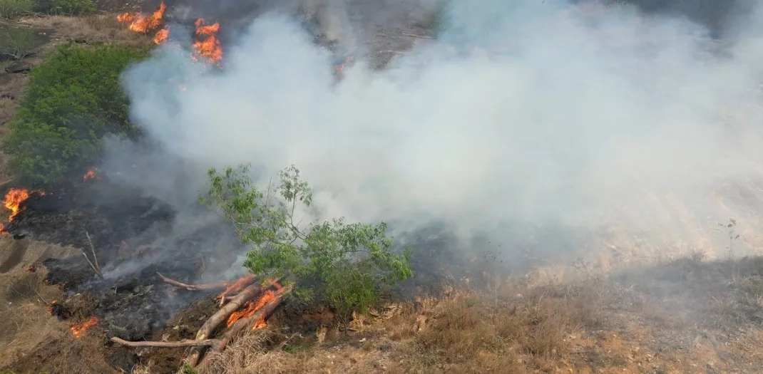 Pedra da tirolesa em Pancas é atingida por incêndio pela terceira vez