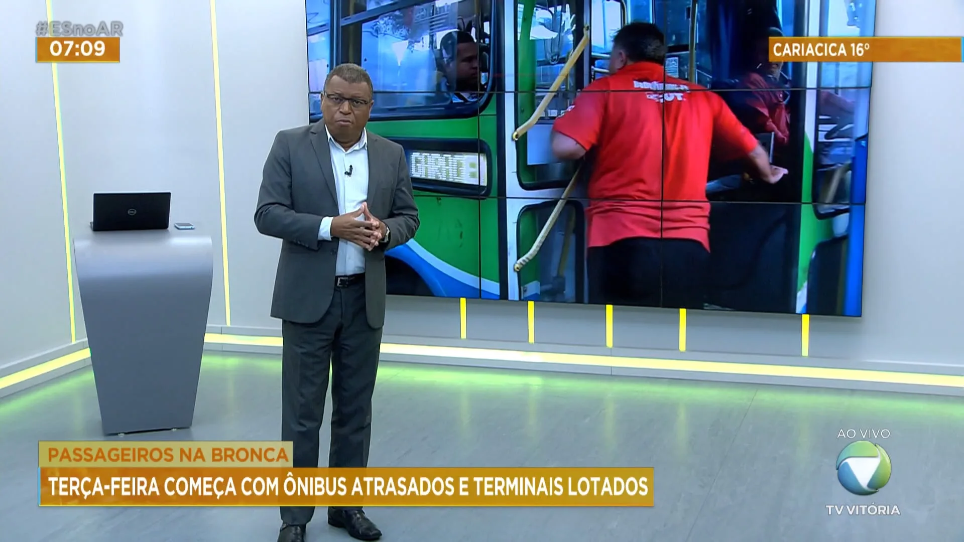 Terça-feira começa com filas e ônibus atrasados