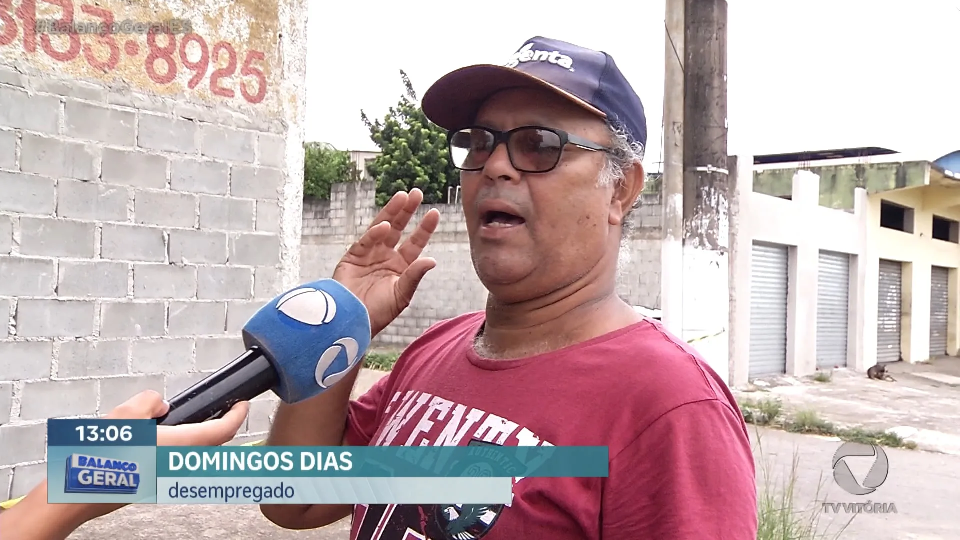 Morador encontra homem deitado perto de casa, achou que estava dormindo, mas não...