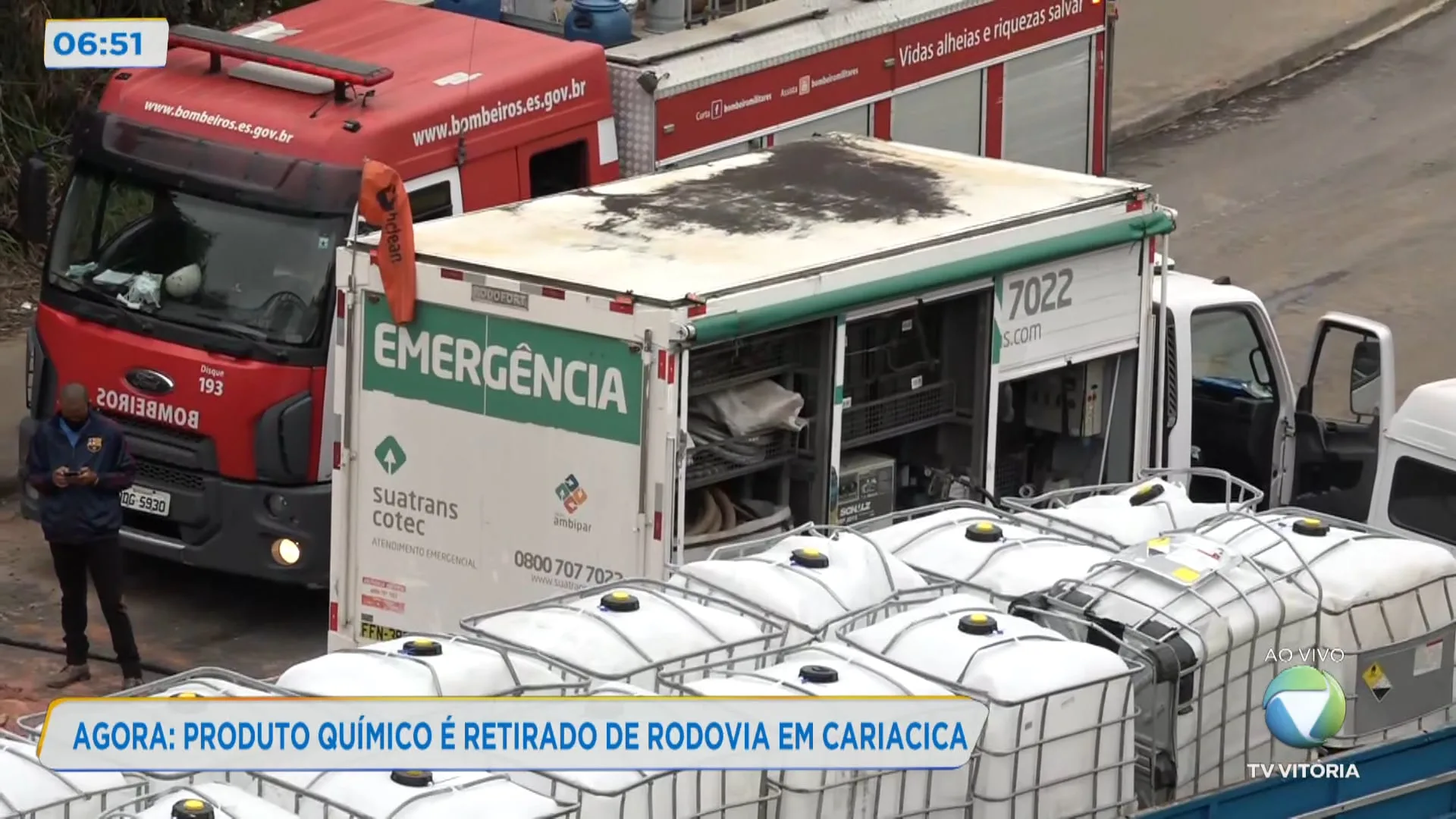 Produto químico é retirado de rodovia em Cariacica