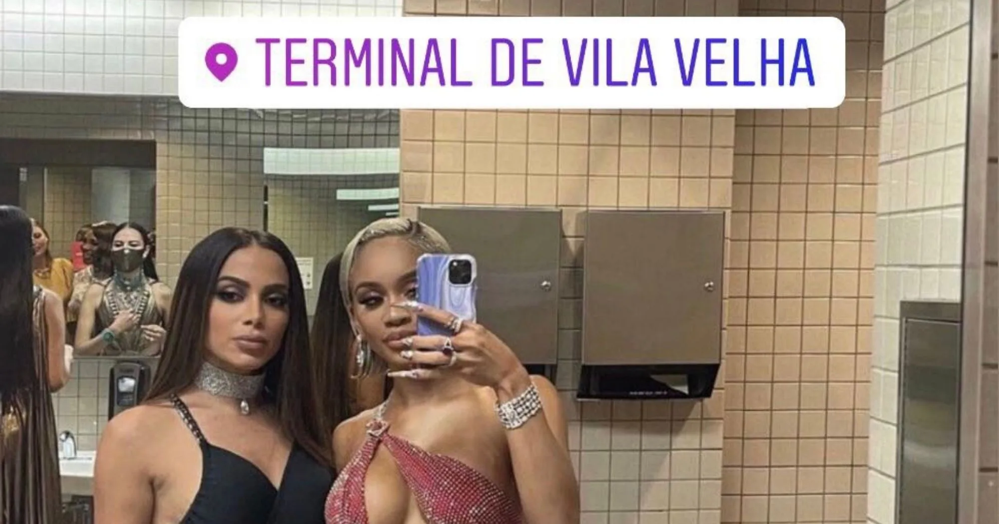 Anitta no Terminal de Vila Velha? Foto viraliza e diverte fãs