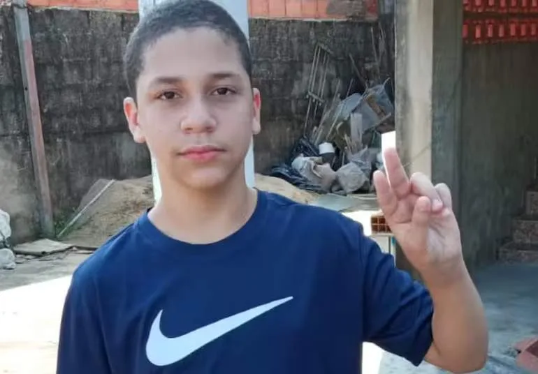 VÍDEO | Estudante de 13 anos morre após ser agredido em banheiro de escola