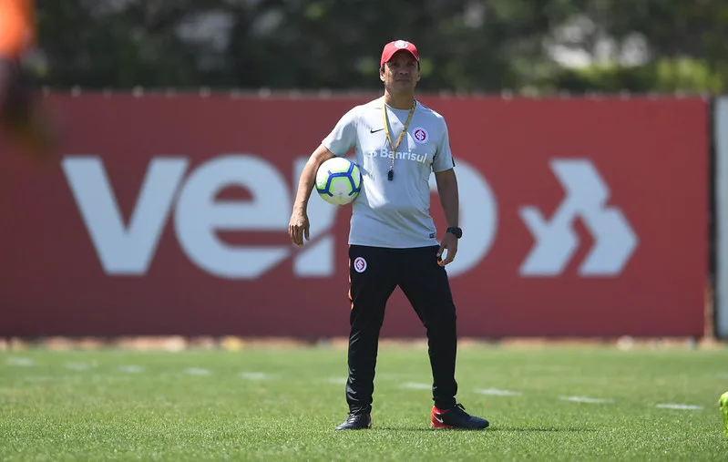 Zé Ricardo admite não merecer vaga na fase de grupos da Libertadores