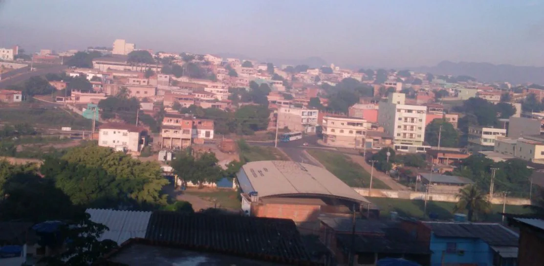 Moradores de Cariacica e Vila Velha reclamam de fumaça misteriosa