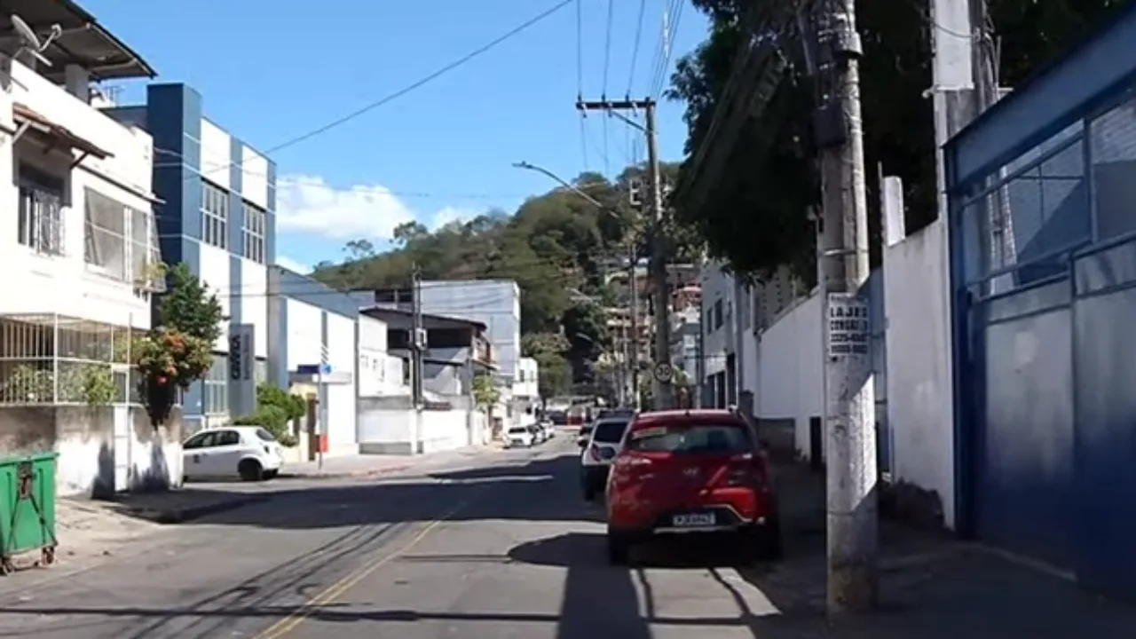 Policiais são recebidos a tiros por traficantes durante patrulhamento em Vitória