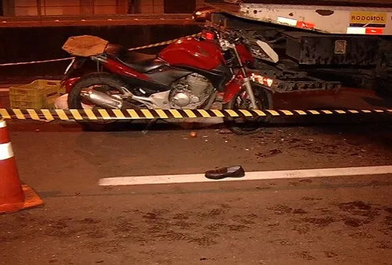 Motociclista morre ao bater em guincho da Rodosol em Guarapari