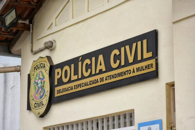 Mulher com bebê no colo é agredida por marido em Vila Velha