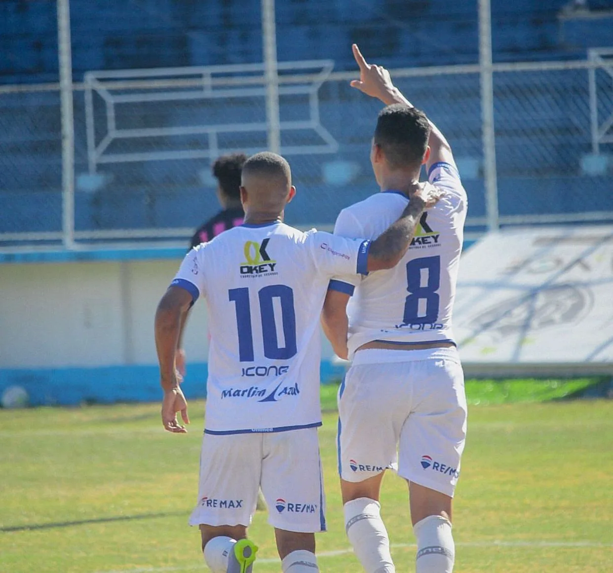 Vitória goleia o Atlético Itapemirim e termina na liderança do Capixabão