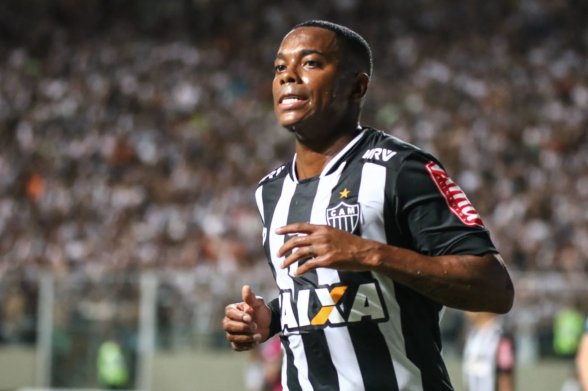 Robinho é preso em Santos para cumprir pena por estupro na Itália