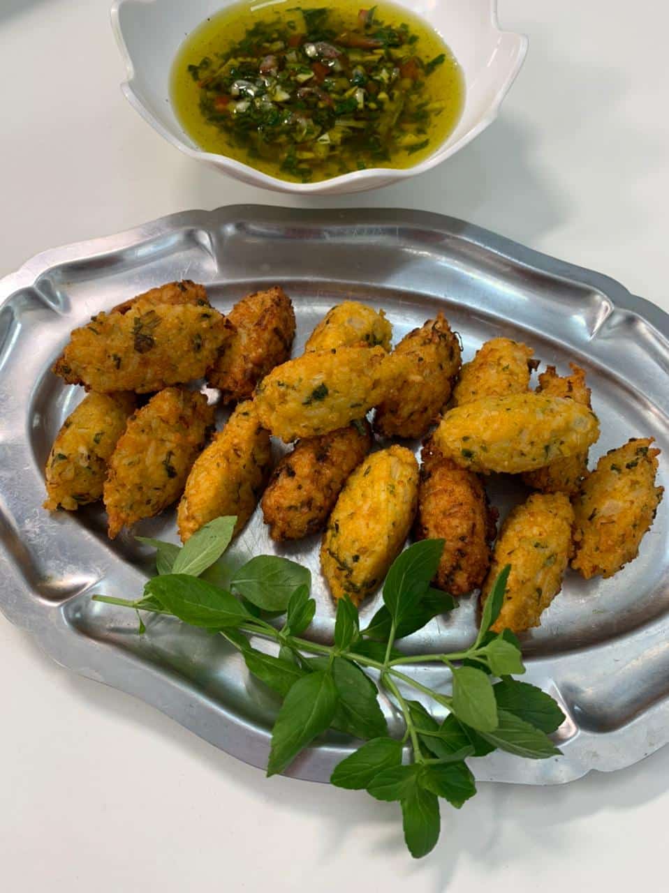 O segredo do delicioso bolinho de arroz com molho especial