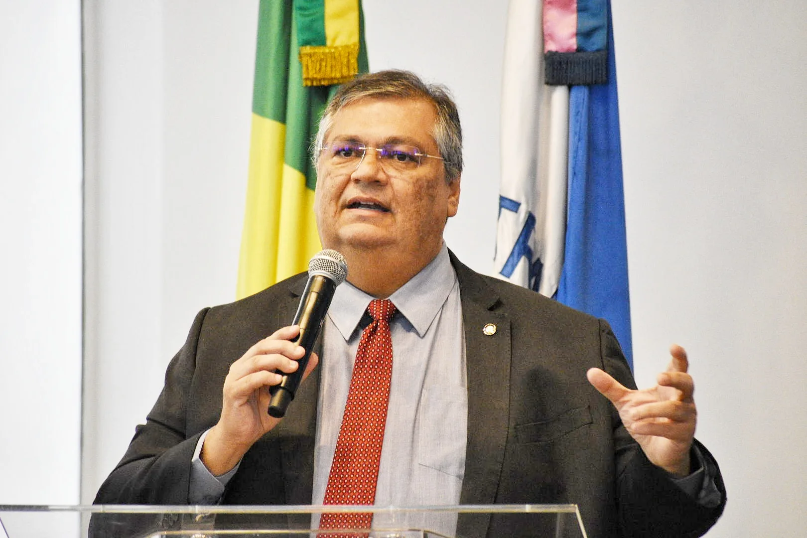 Ministério de Flávio Dino cancela compras de munições superfaturadas