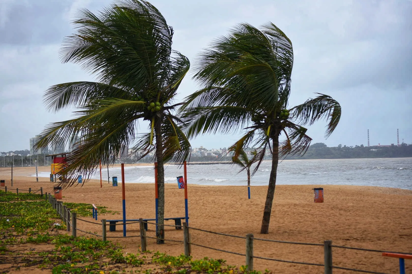 Marinha emite alerta de ventos de até 60 km/h com frente fria no ES