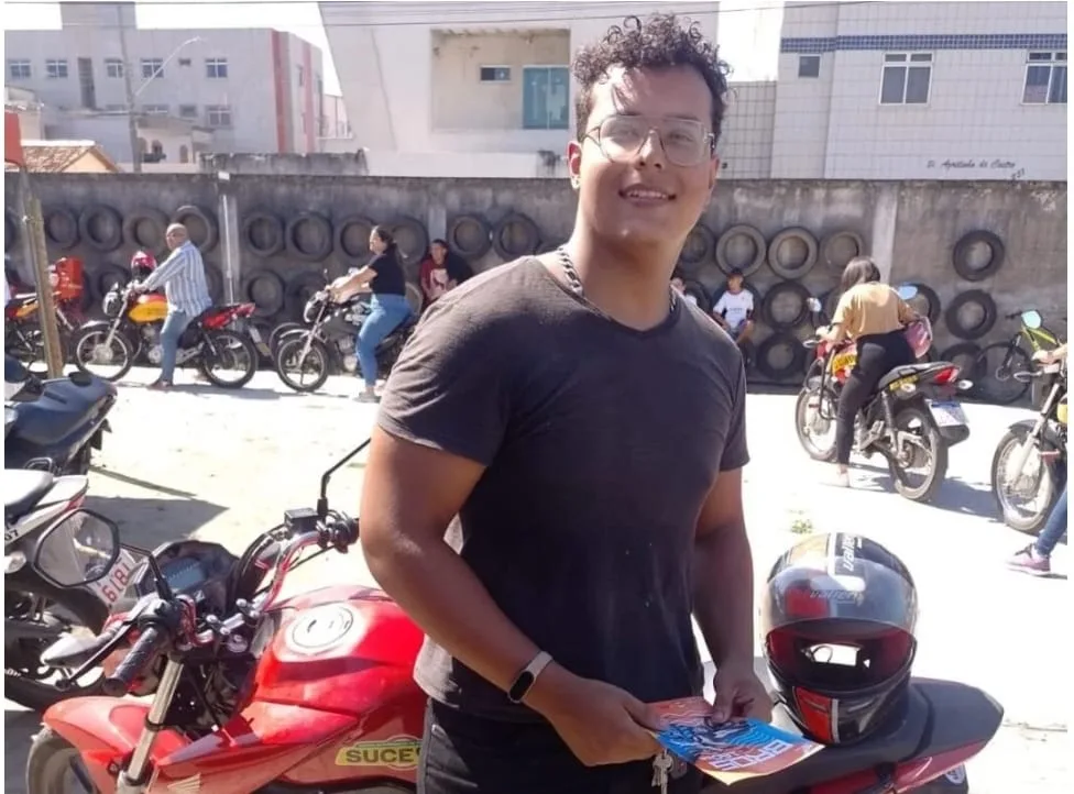 Motociclista que morreu após ser atingido por motorista embriagado ia para festa da tia