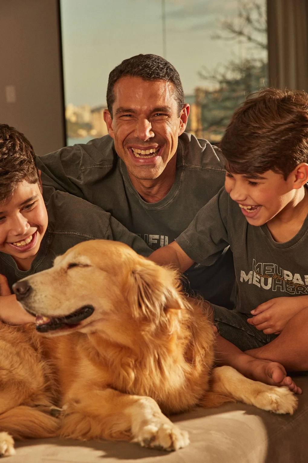 Dia dos Pais: Marcus Buaiz e filhos posam em mansão de Vitória para marca do ES