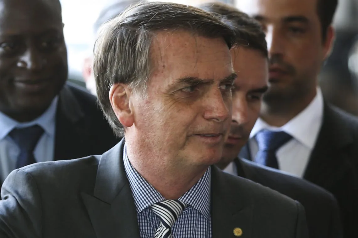 O presidente eleito Jair Bolsonaro fala à imprensa, no Centro Cultural do Banco do Brasil (CCBB), em Brasília.