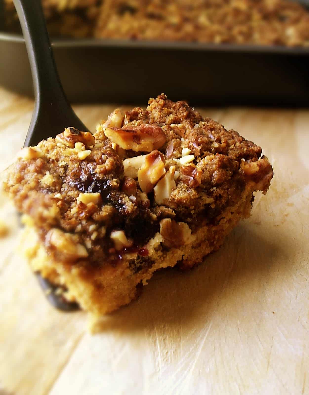 Tortinha de banana com chocolate e crumblé de castanha