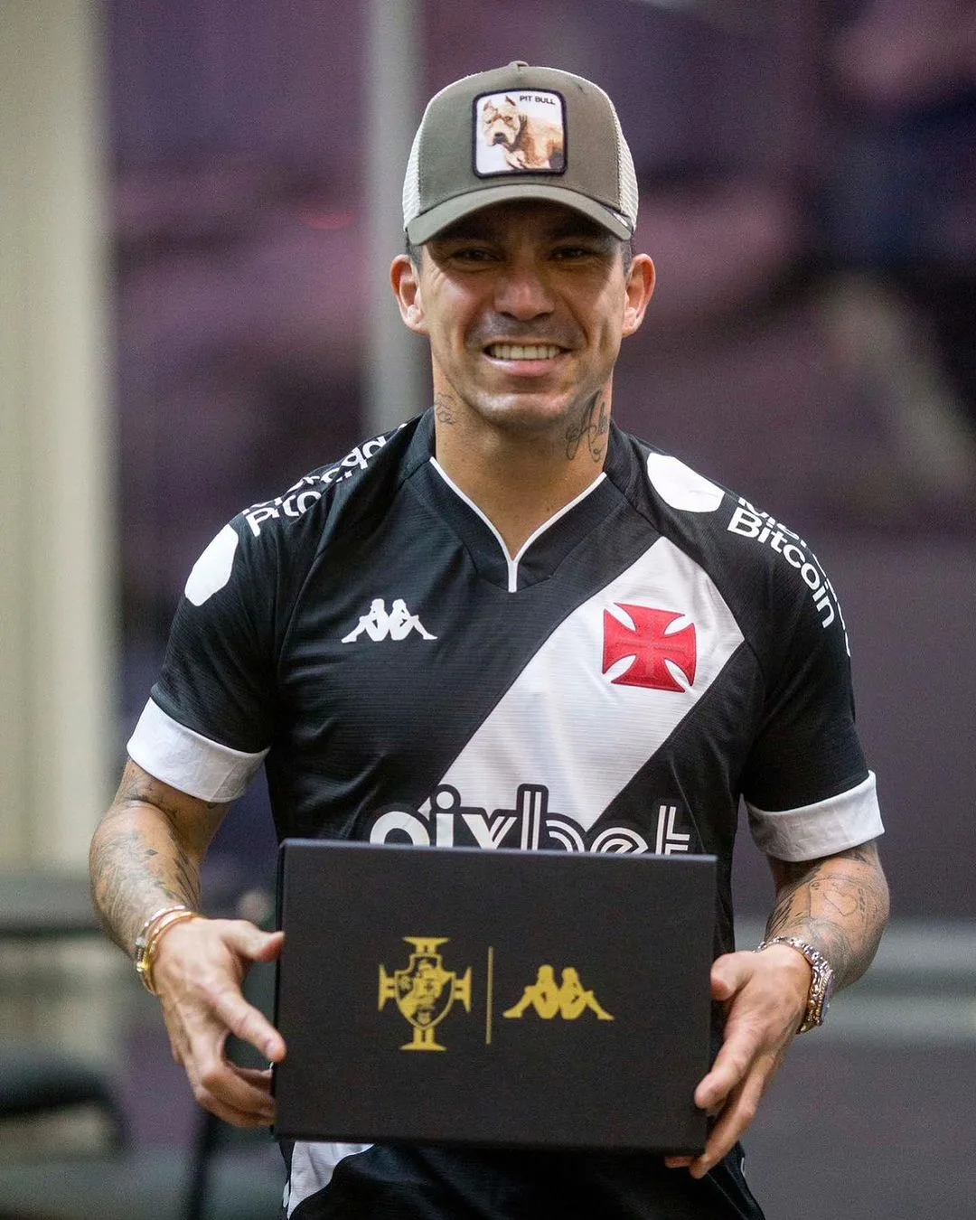 Capitão do Chile, Gary Medel desembarca no Rio de Janeiro e assina com o Vasco