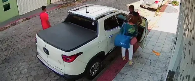 VÍDEO | Mulher é sequestrada ao estacionar carro no Centro de São Mateus