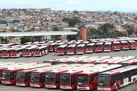 Após greve, Covas assina a licitação dos ônibus; polícia investiga locaute