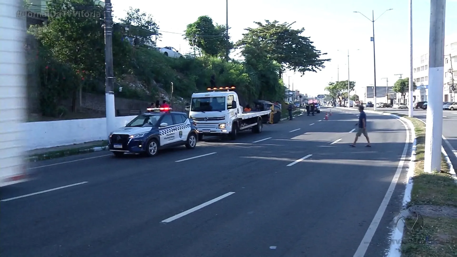 Alerta de perigo: van clandestina capota com crianças em Vila Velha