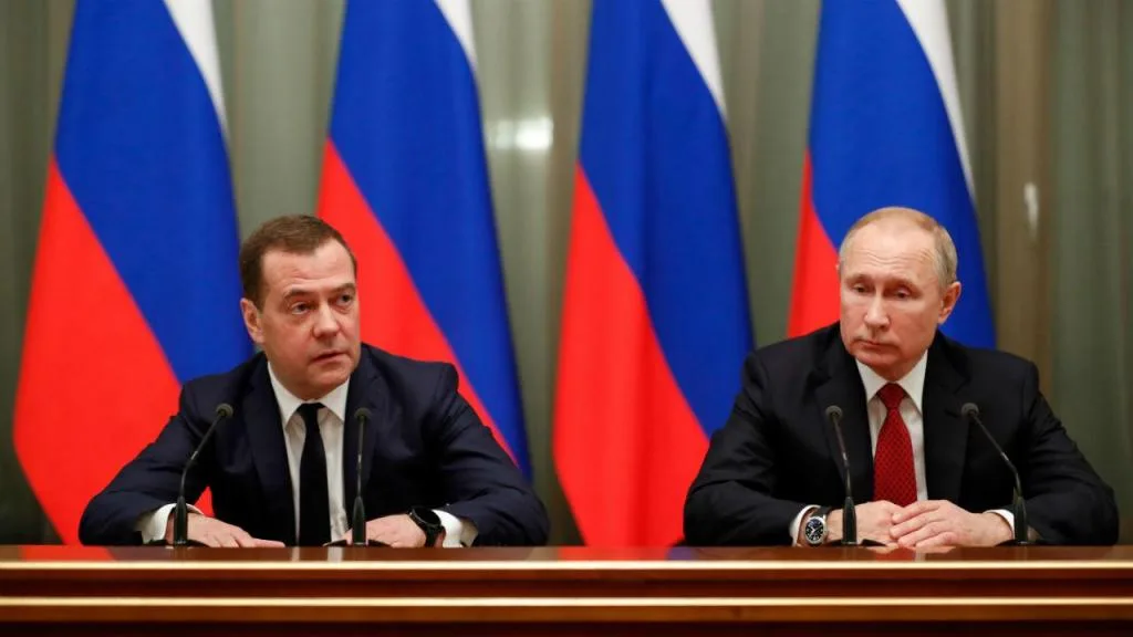 Rússia: premiê Medvedev e gabinete apresentam pedido de renúncia