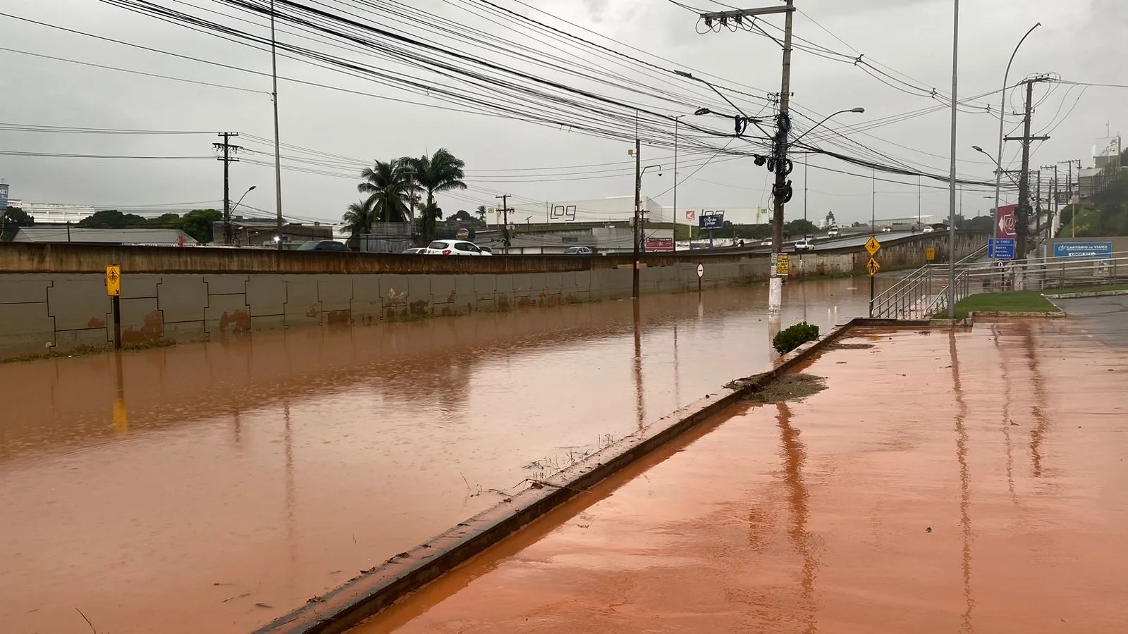 Chuva na Grande Vitória causa transtornos e alagamentos