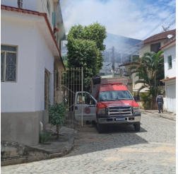 VÍDEO | Casa pega fogo e moradora fica ferida em Mimoso do Sul