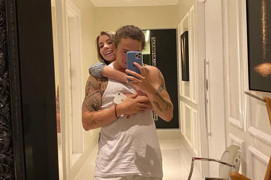 Whindersson Nunes se declara ao posar com a namorada: "Mais que um amor pra essa vida"