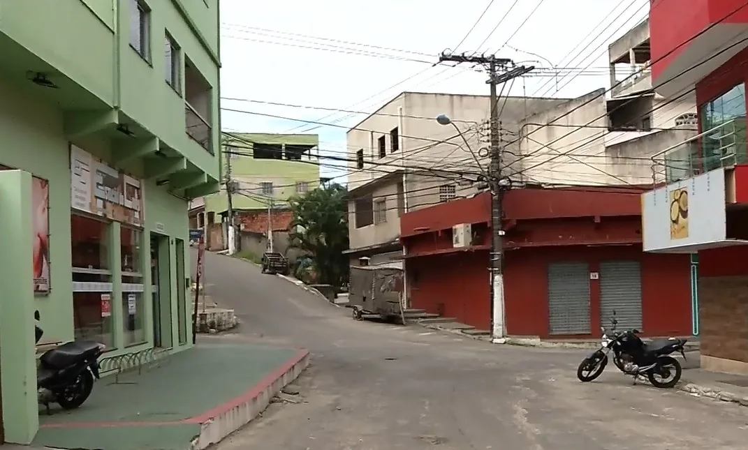 Motorista por aplicativo fica mais de uma hora em poder de criminosos e é obrigado a sacar dinheiro das contas