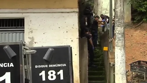 Jovem é assassinado durante queima de fogos em Flexal 2, em Cariacica